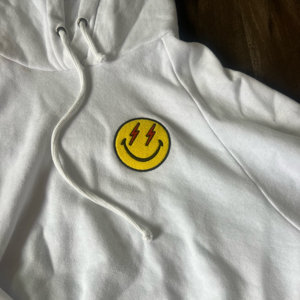 AV Nation cropped hoodie NWOT - Picture 3 of 6